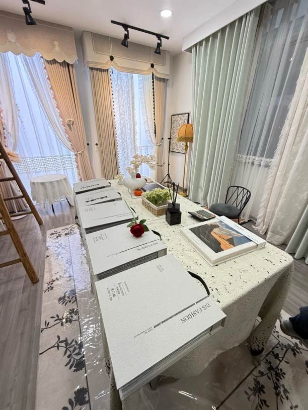 预存200整套窗帘2个版本，出货直抵（一年）