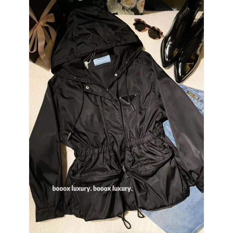 95新 Prada/普拉达  yy1475 锦纶 三角标束腰连帽外套 40码
