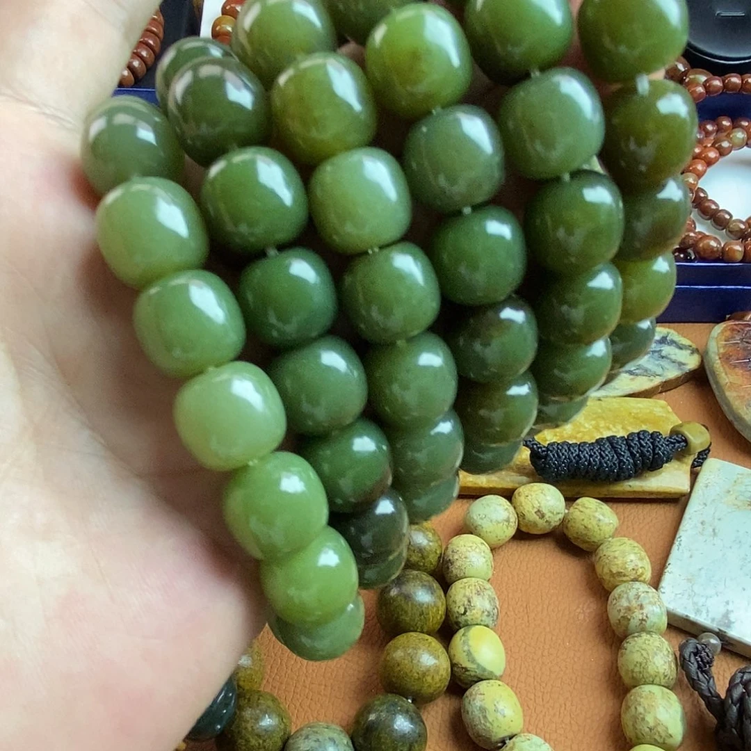 未镶嵌透闪石质玉珠宝奇石