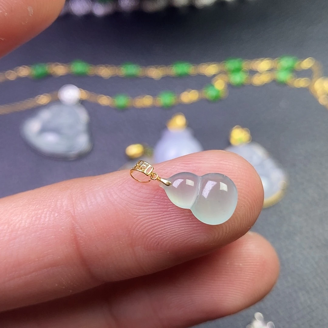 颈饰18K金镶嵌翡翠