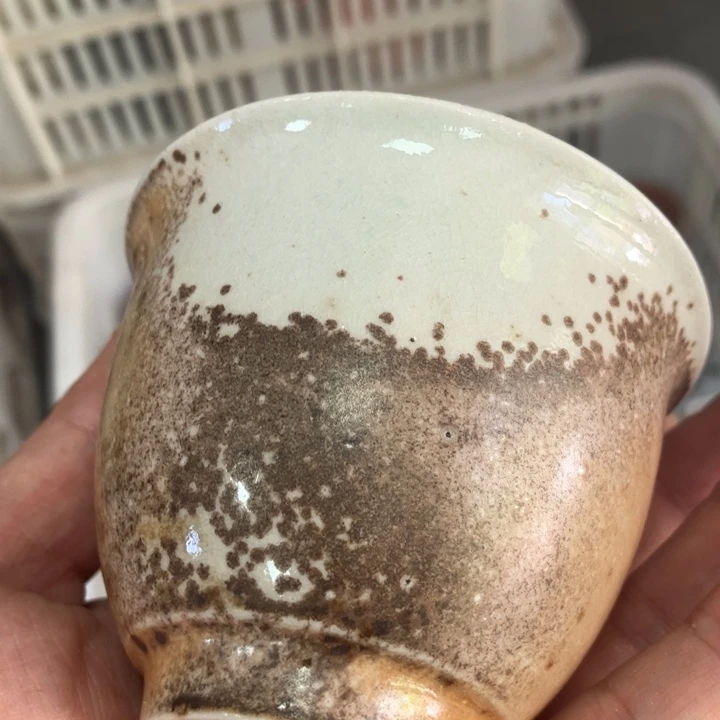 在家里面的人物就是