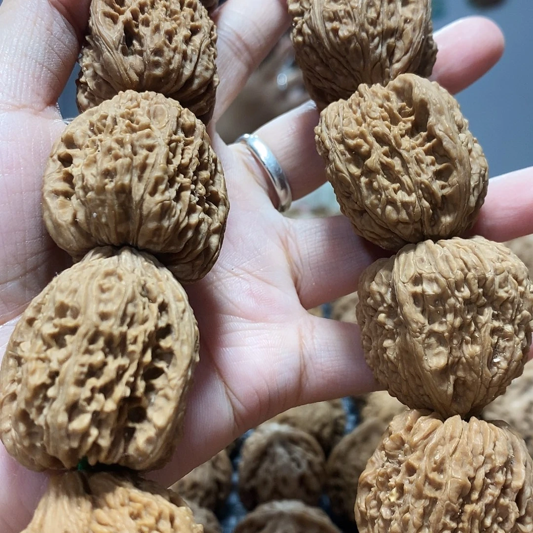 吊坠文玩核桃南疆有黄