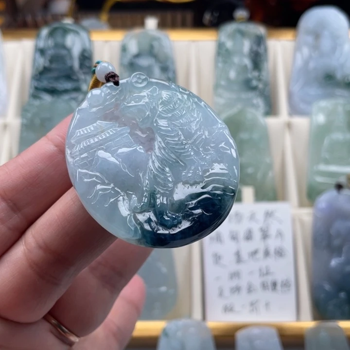 翡翠未镶嵌颈饰玉