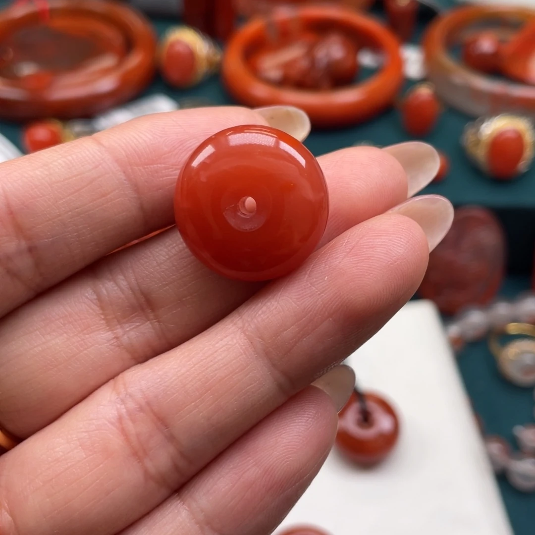 老***姐南红玛瑙未镶嵌川料南红平安扣