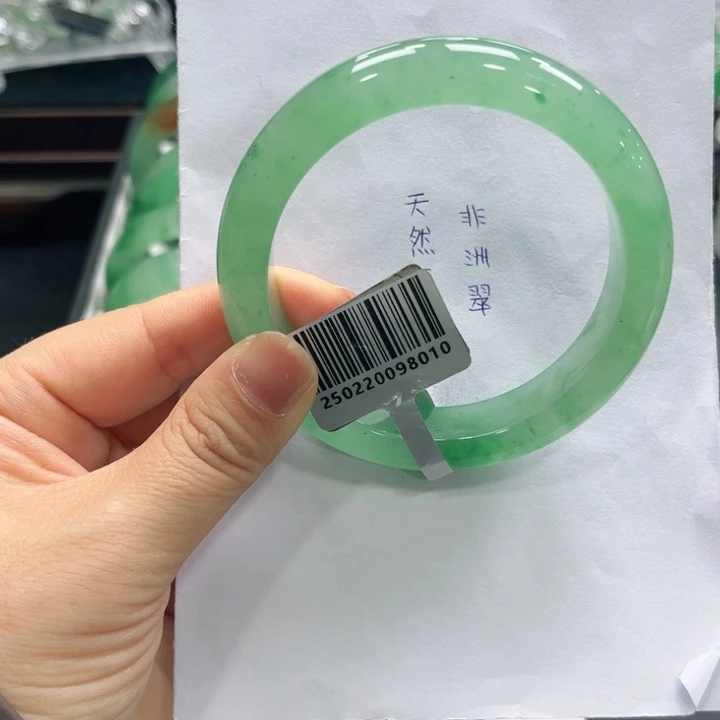 石英质玉（非洲翠）未镶嵌手镯