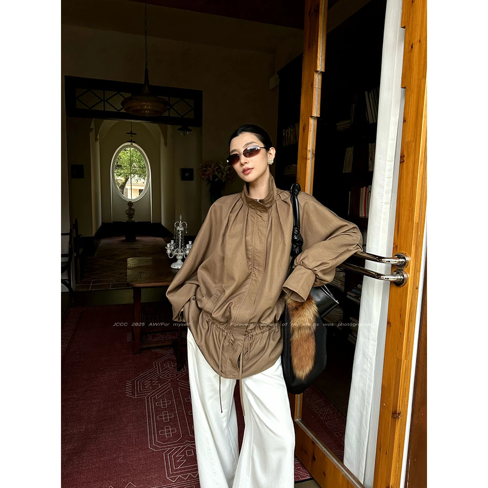 JCCC影子【淡泊线】卡其色立领叠褶下摆抽绳收腰短款外套JE5FSW10