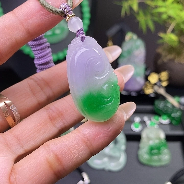 翡翠未镶嵌吊坠(赠链)