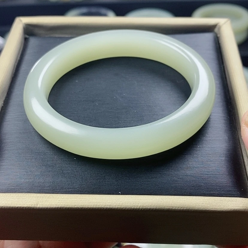 【闪购商品】未镶嵌手镯和田玉