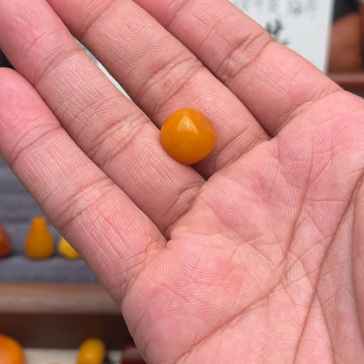 火***喜琥珀未镶嵌裸石蜜蜡墩子