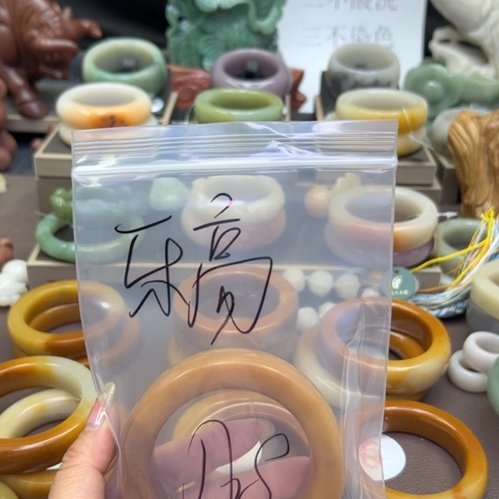 石英质玉手镯未镶嵌乐*