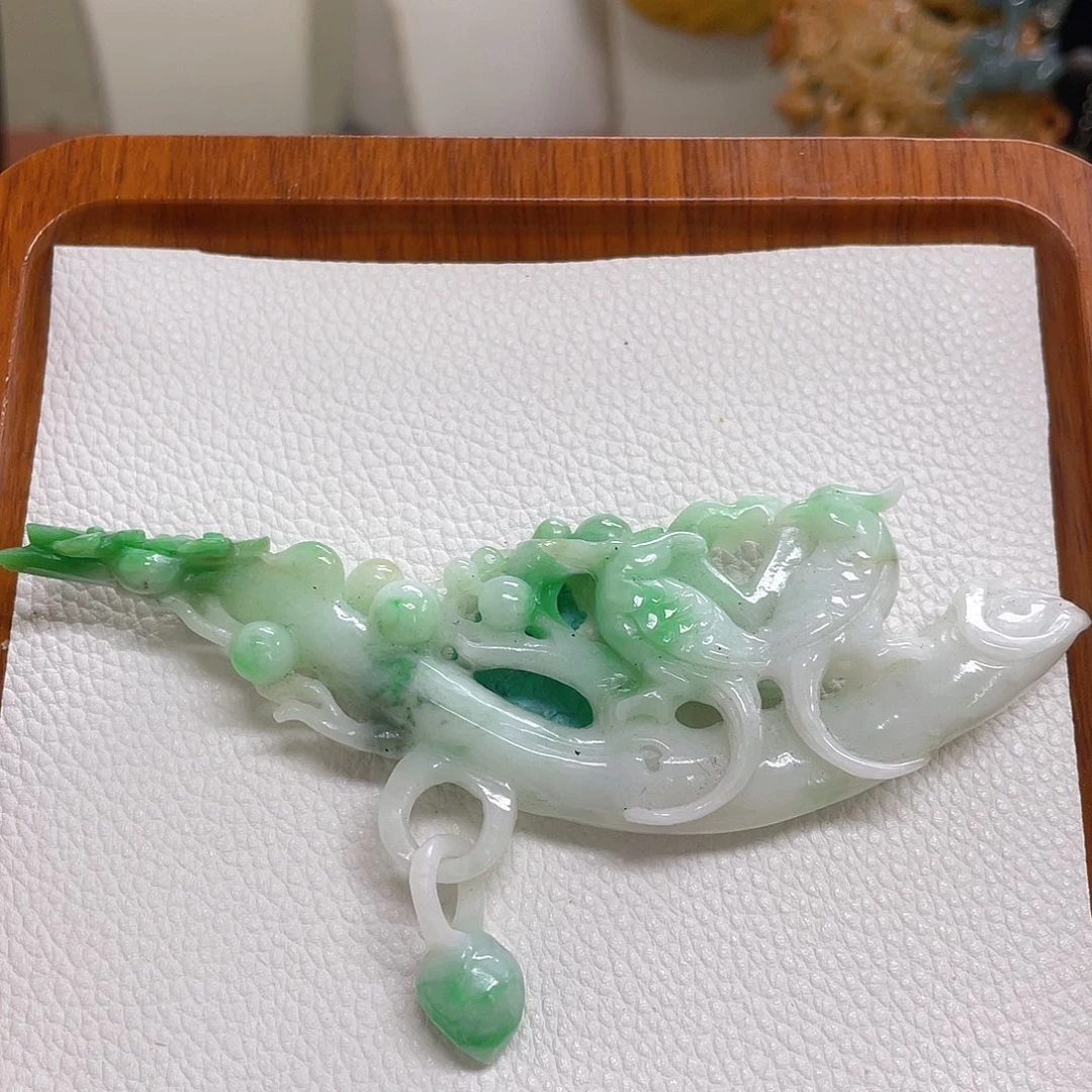 翡翠未镶嵌颈饰吊坠