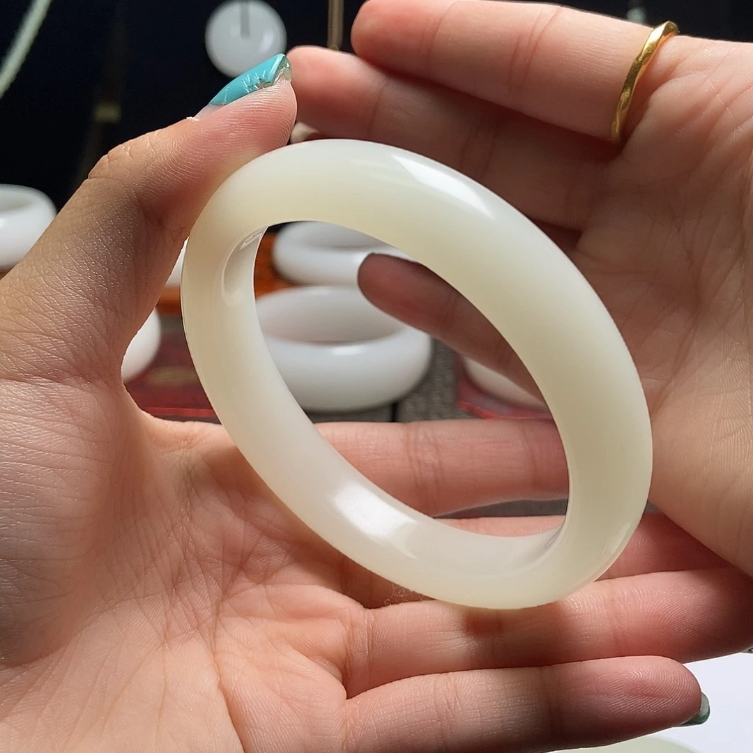 卡***诺61圈口正圈手镯暖白色