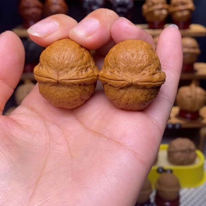 文玩核桃把件龙珠3