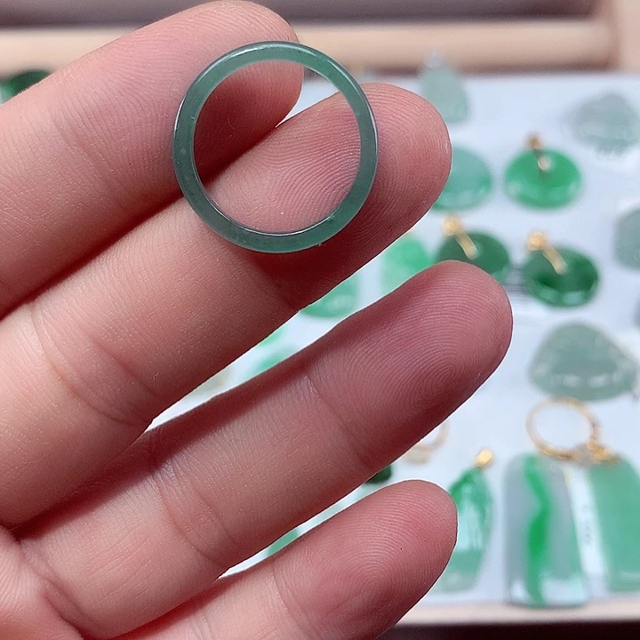 翡翠未镶嵌颈饰吊坠