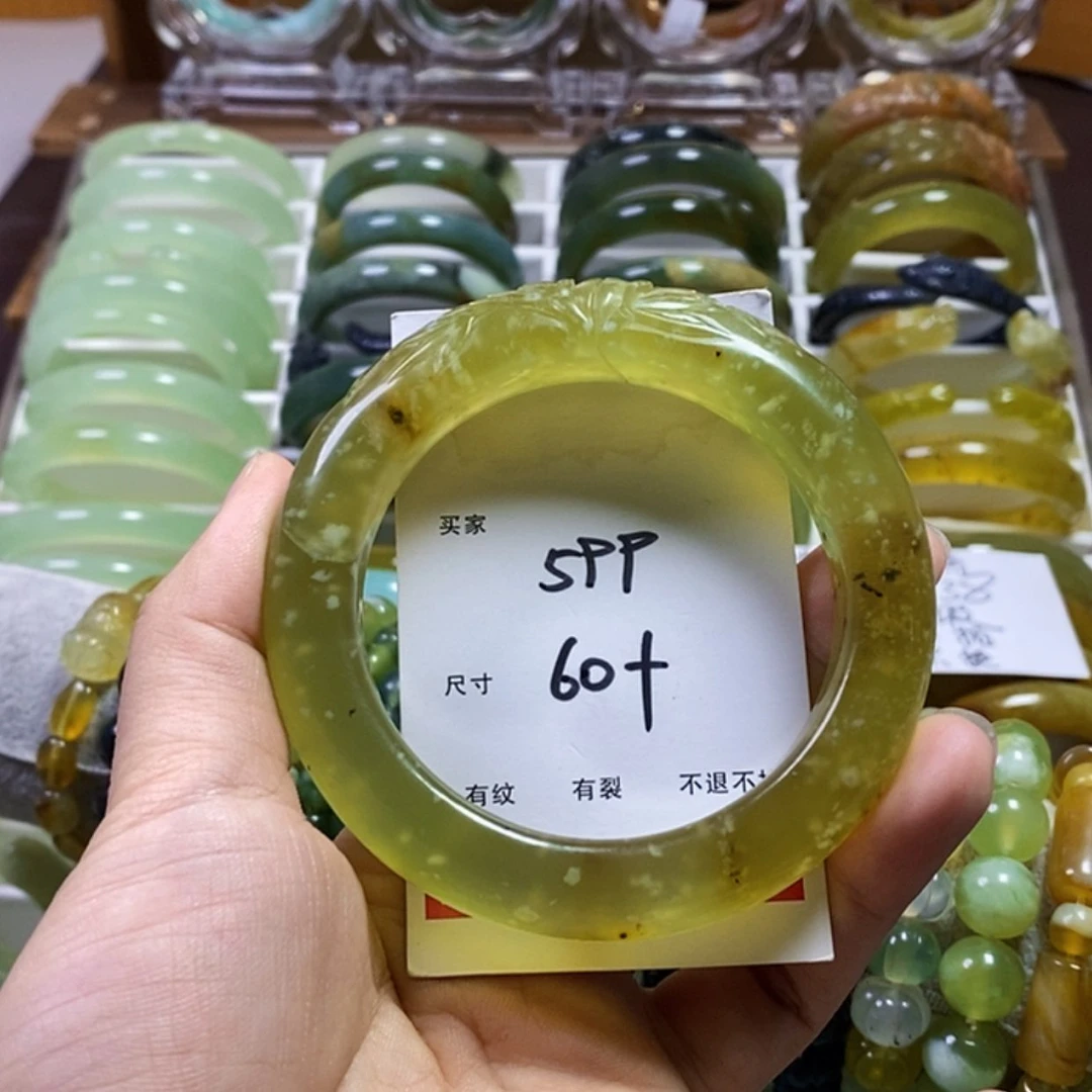 【闪购商品】蛇纹石玉手镯未镶嵌君*姐
