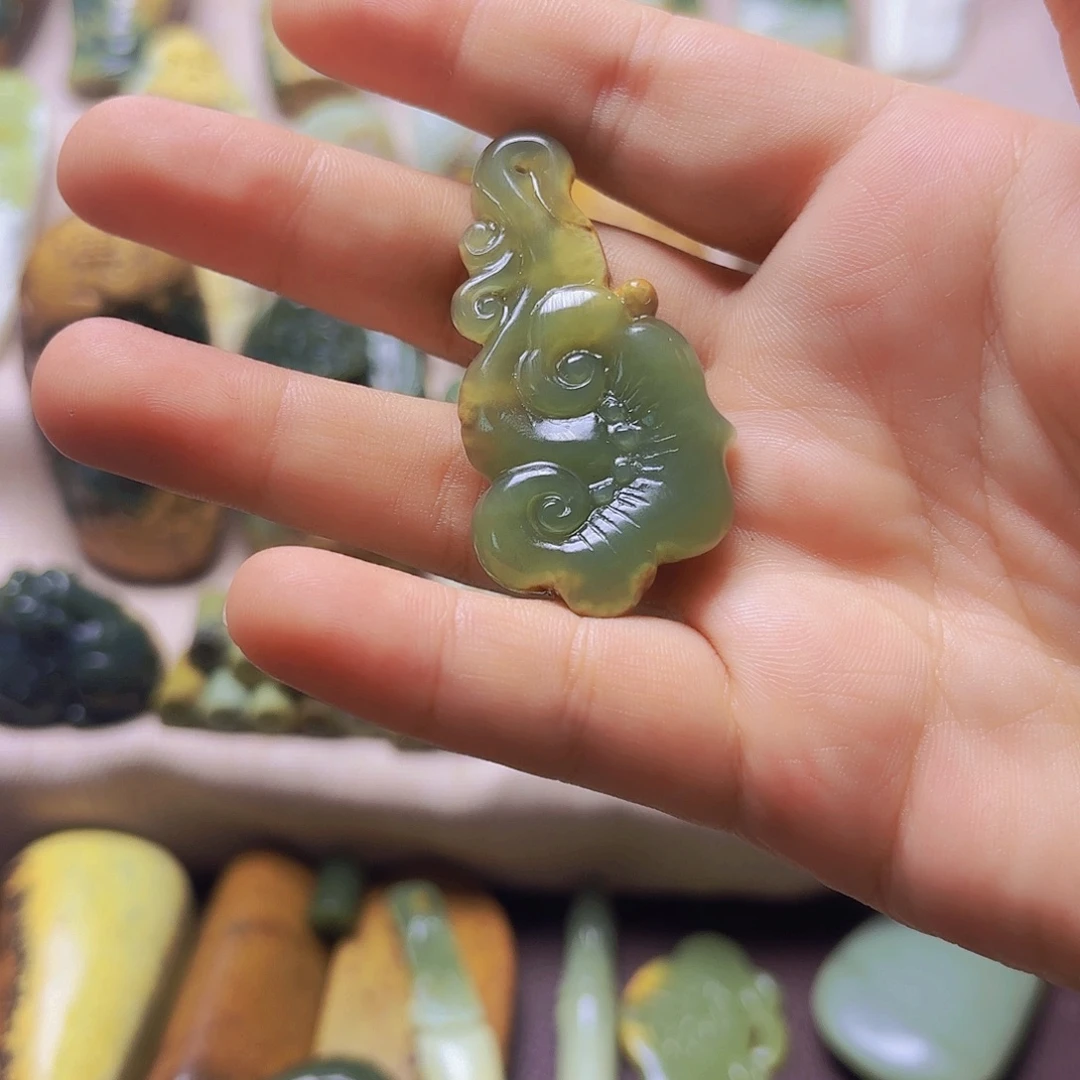 岫岩河磨玉（透闪石质玉）未镶嵌颈饰