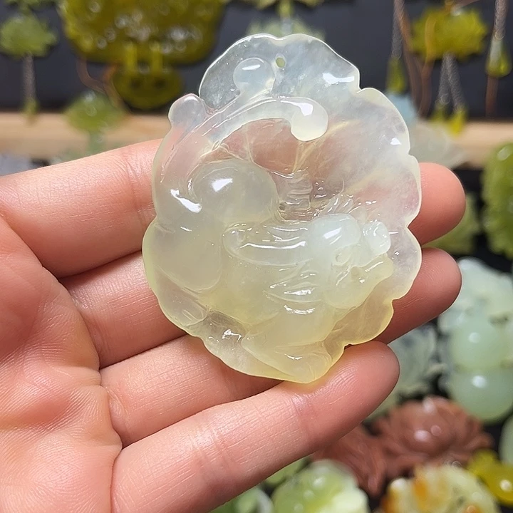 蛇纹石玉未镶嵌颈饰