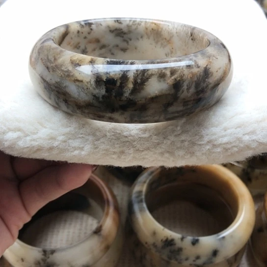 未镶嵌手镯石英质玉60口径暴风雪298米