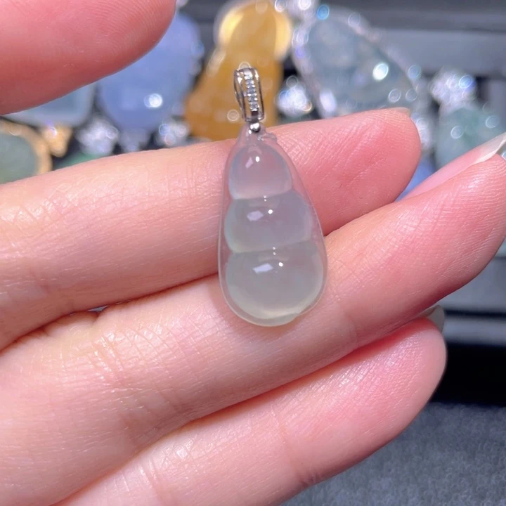 颈饰18K金镶嵌翡翠翡翠