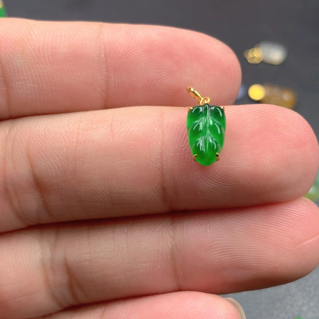【闪购商品】颈饰18K金镶嵌翡翠