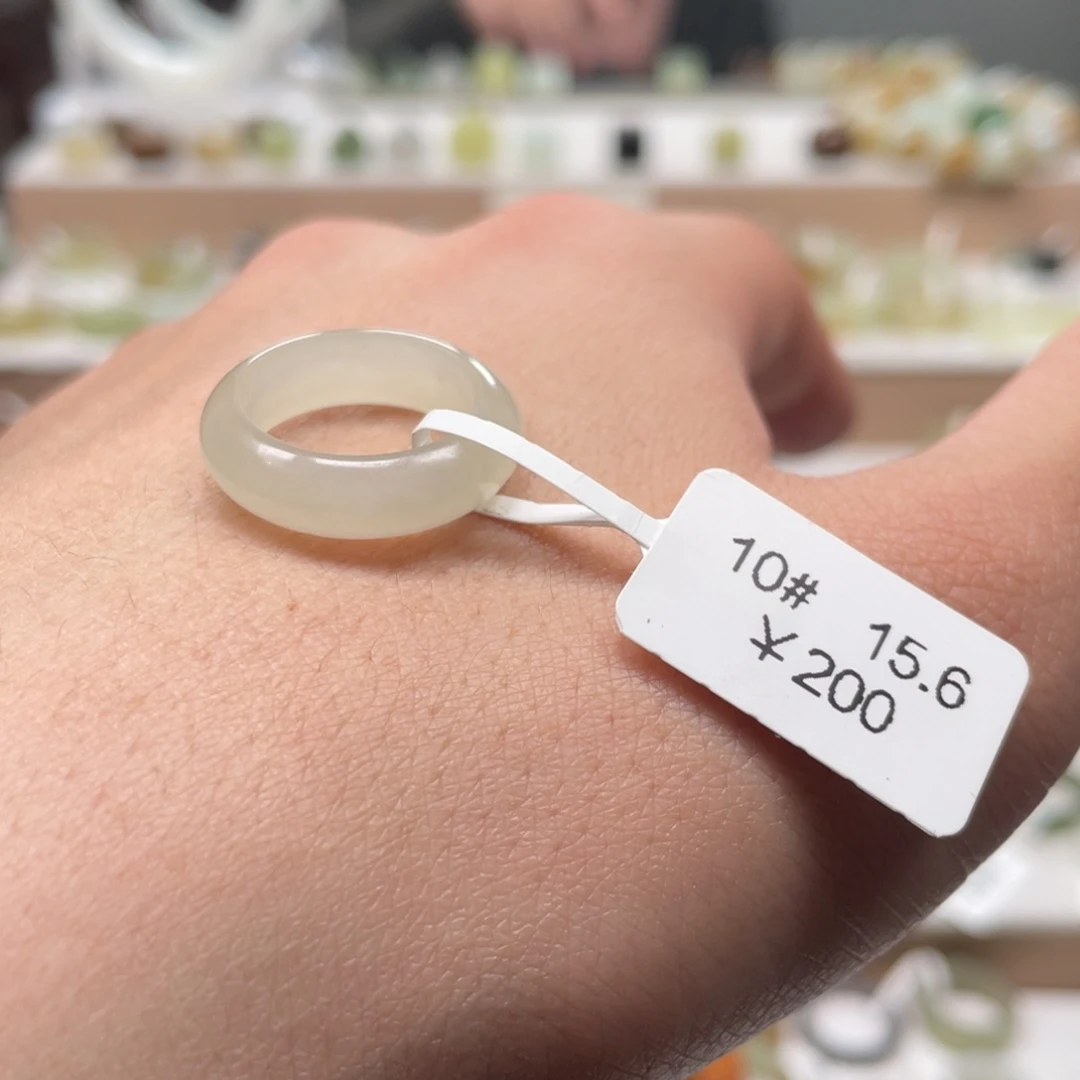 和田玉戒圈未镶嵌l****u15.6