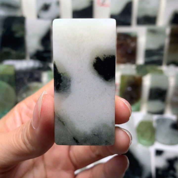 独山玉未镶嵌颈饰