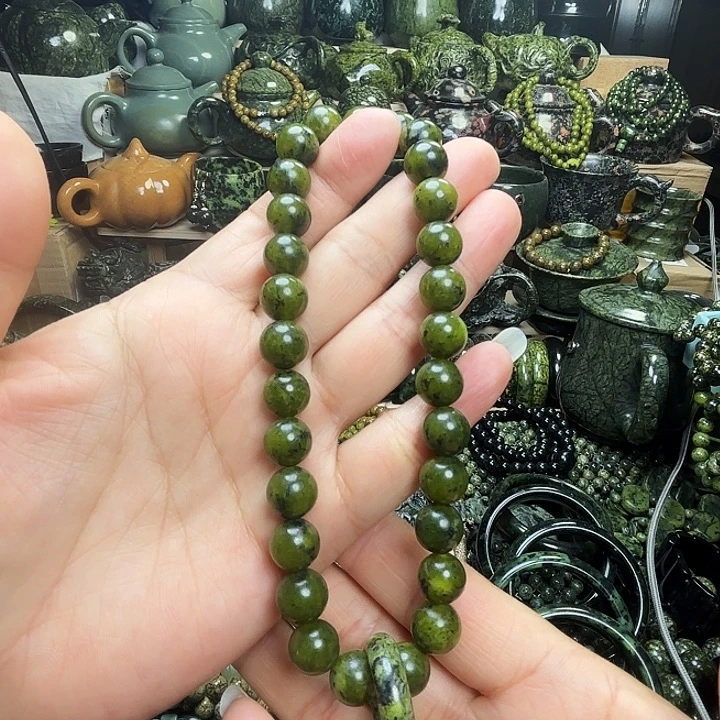 蛇纹石玉未镶嵌珠宝半成品藏玉药王石福利款1.0手持