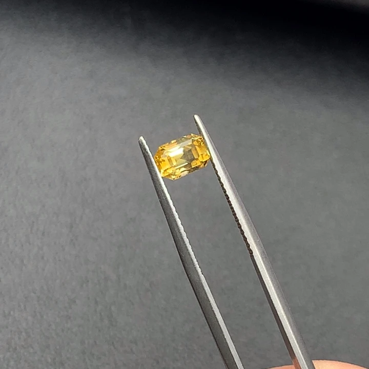 裸石蓝宝石1.26ct金丝雀黄蓝宝石