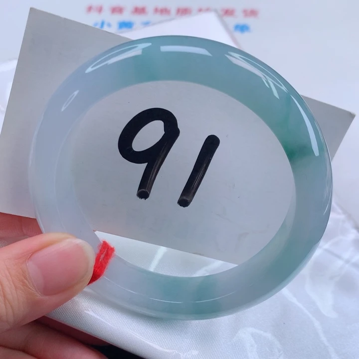 翡翠手镯未镶嵌翡翠