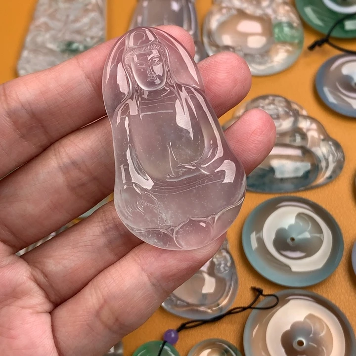 颈饰未镶嵌翡翠….