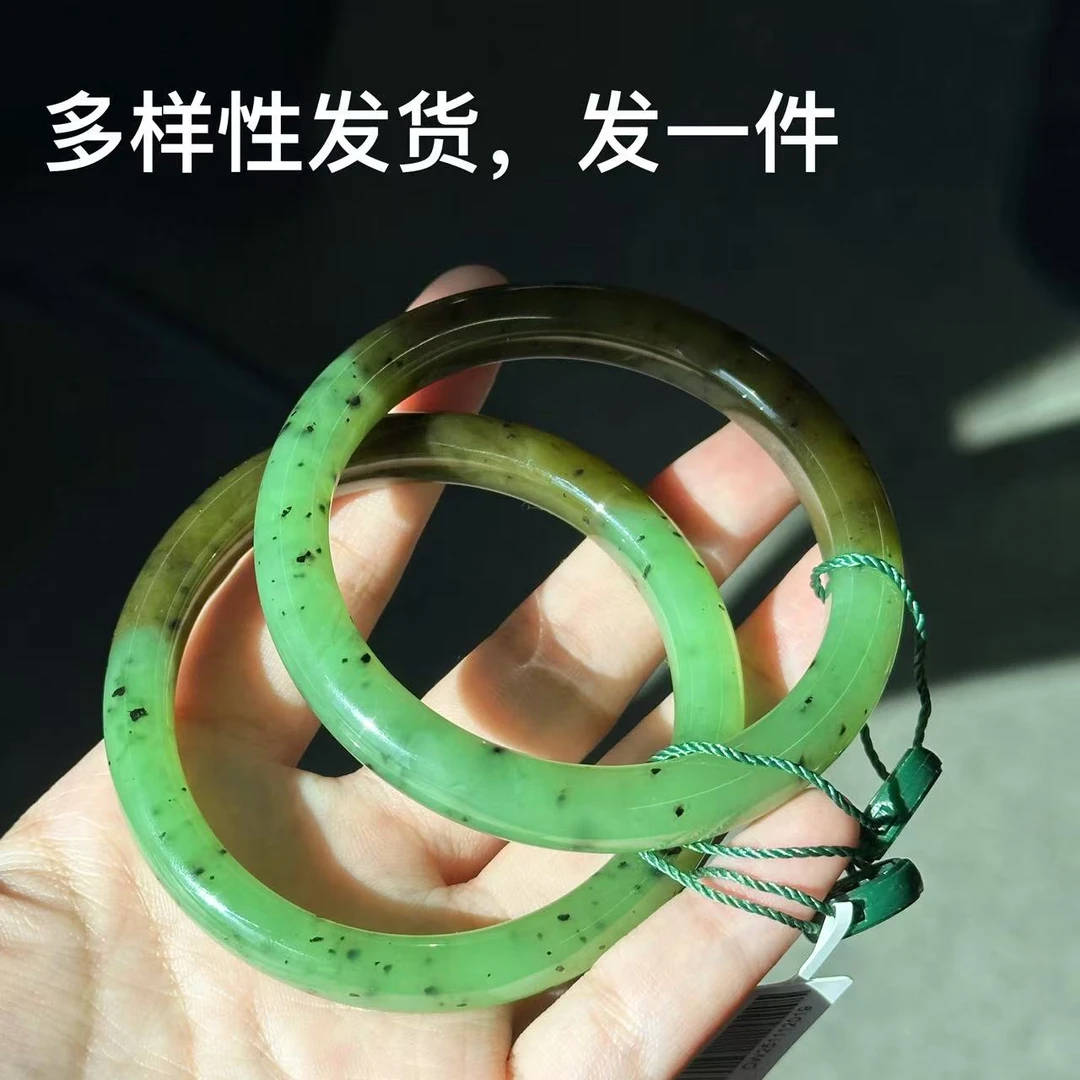 丽姐朋友专门为她切的乌兰海粉果绿手镯【多样性发货，发一件】