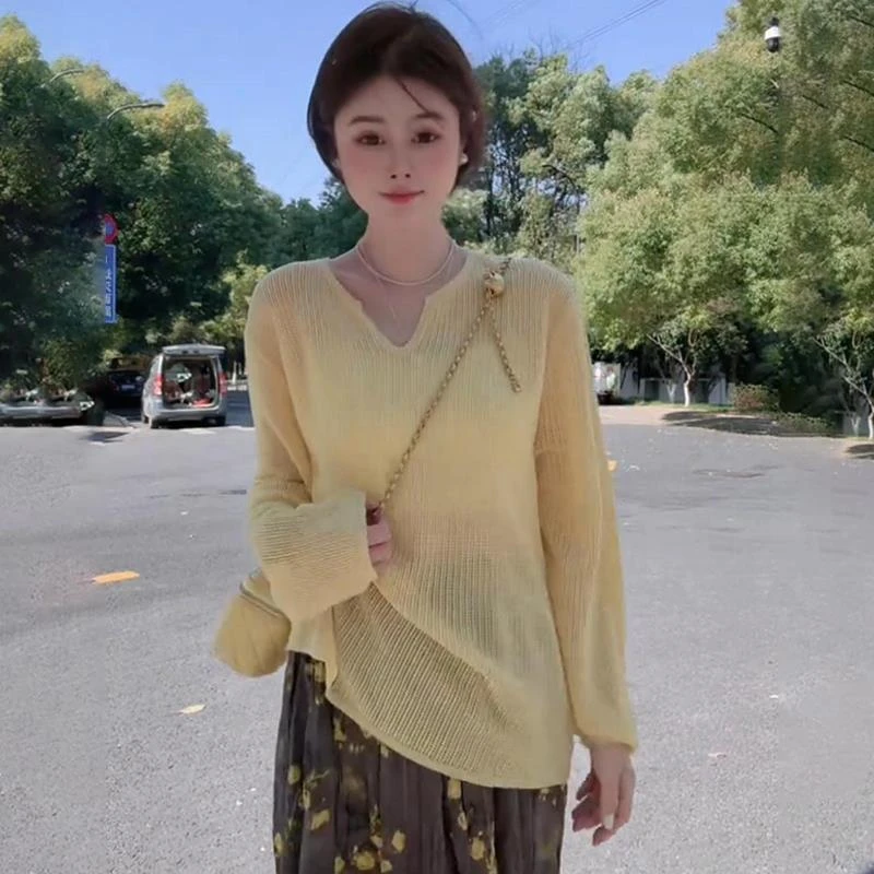 轻松驾驭 韩系慵懒感镂空小v领宽松针织衫女百搭罩衫上衣镂空小衫