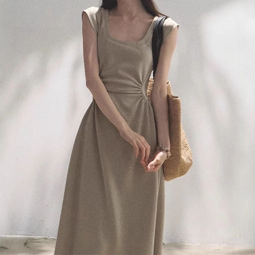 夏季新品 莱赛尔U领亲肤日常直角肩收腰连衣裙挂脖