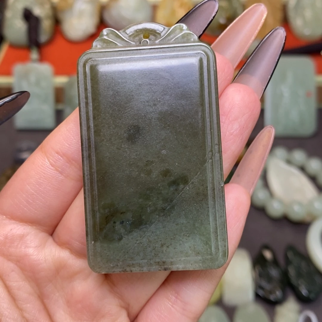 和田玉未镶嵌挂件有瑕疵