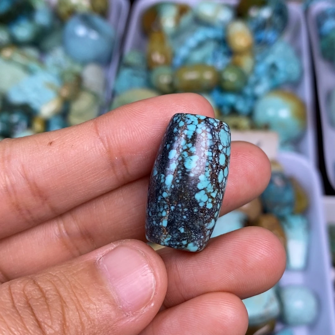 绿松石未镶嵌颈饰