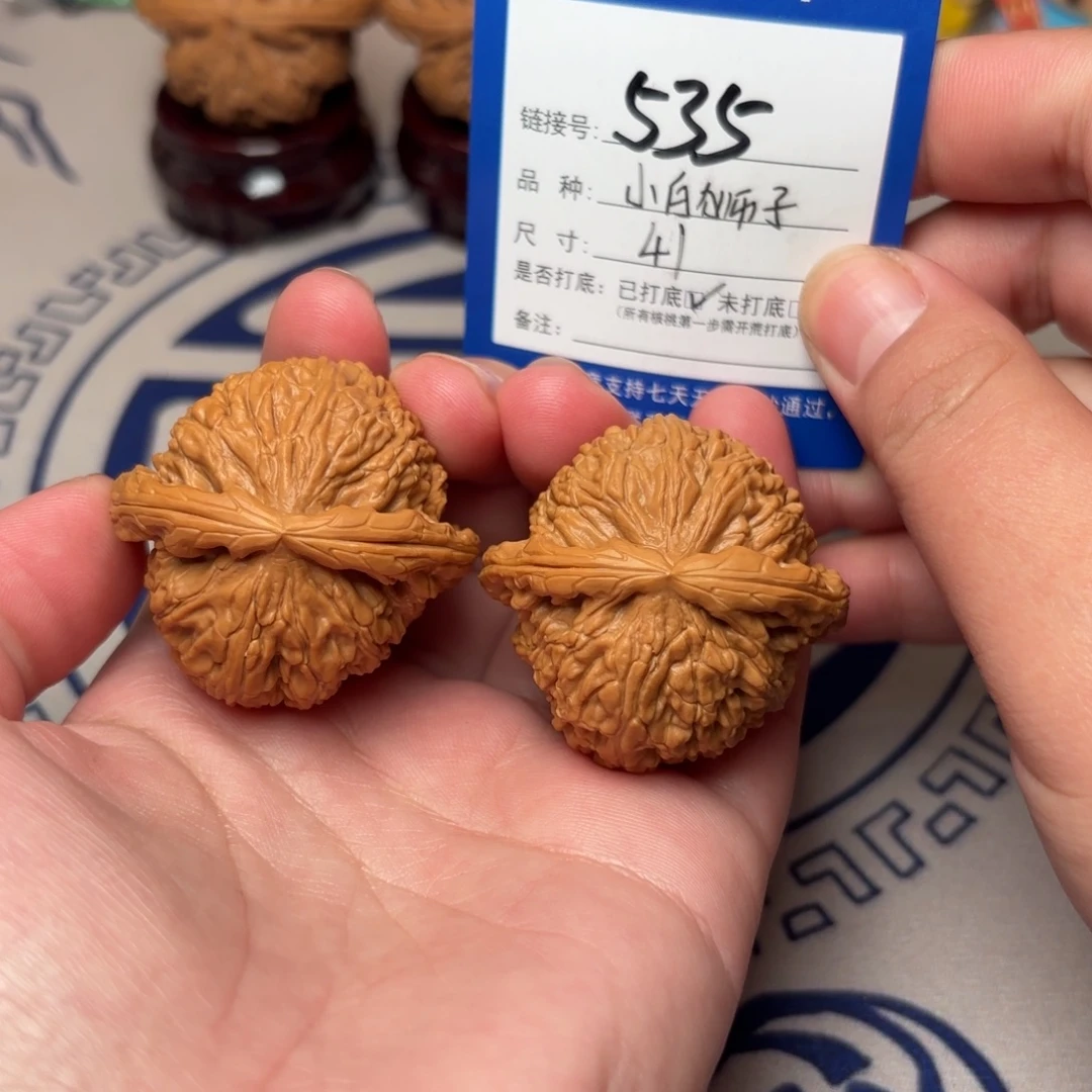 文玩核桃把件文玩核白狮子