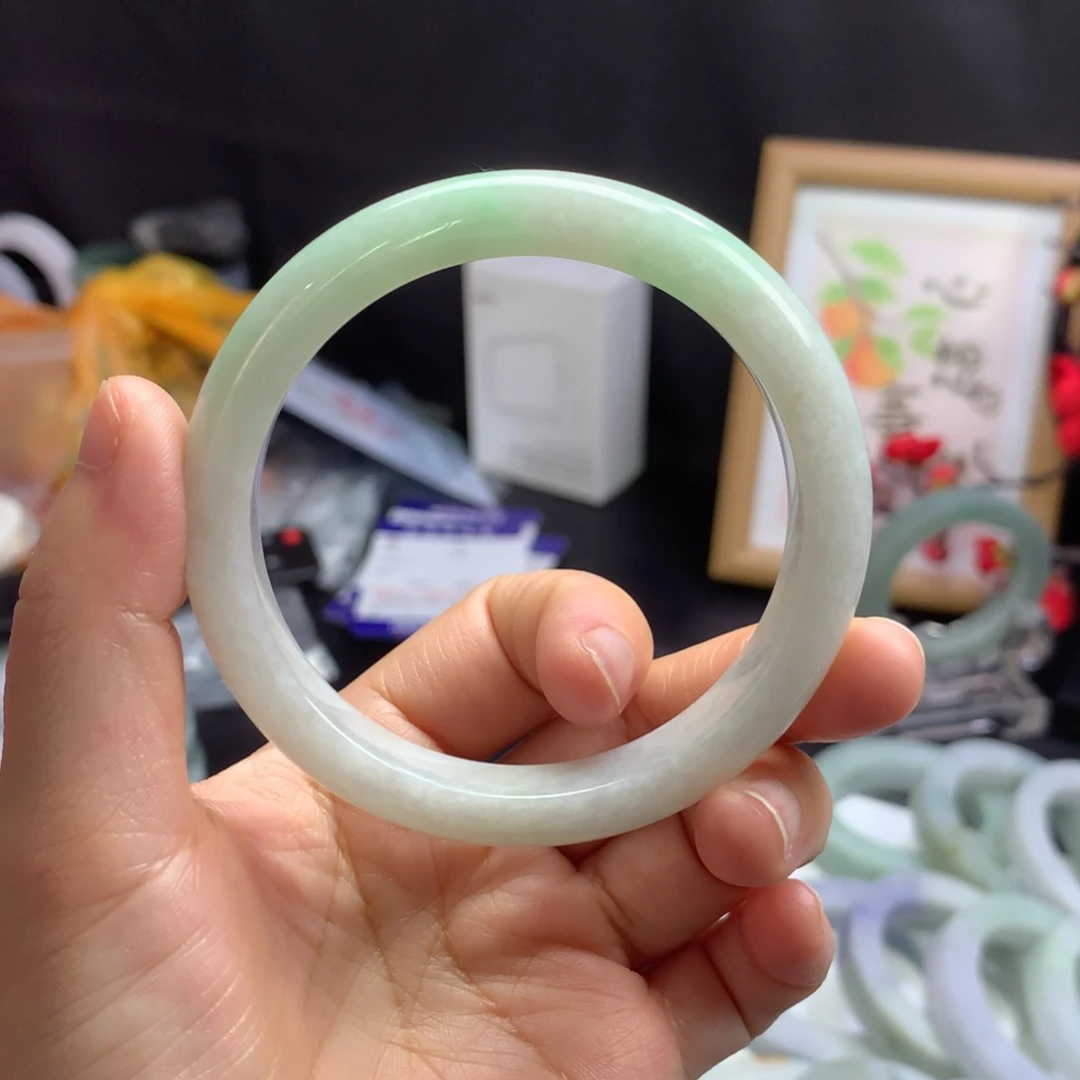 翡翠手镯未镶嵌手镯