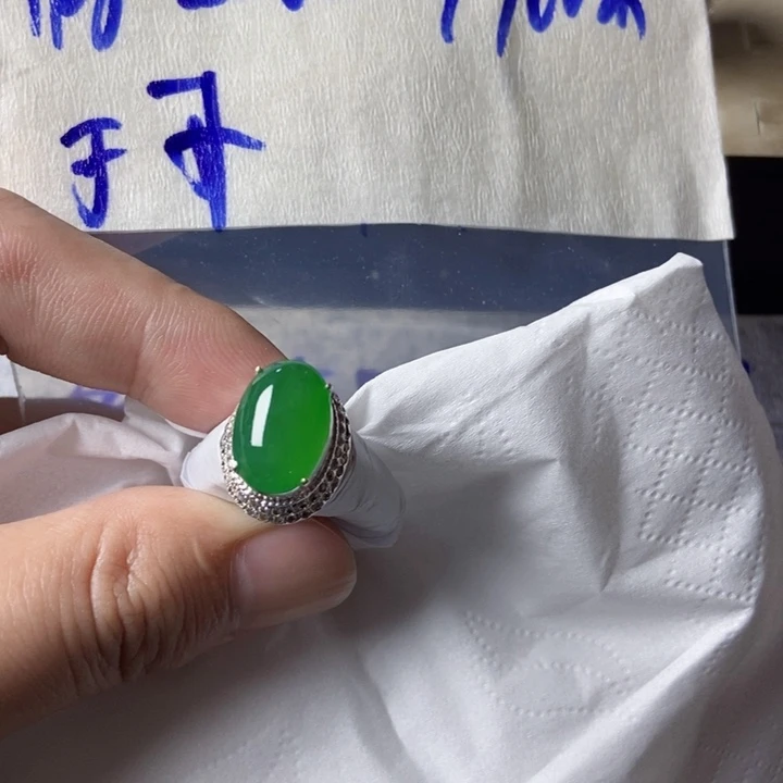 于***8定制翡翠未镶嵌定制