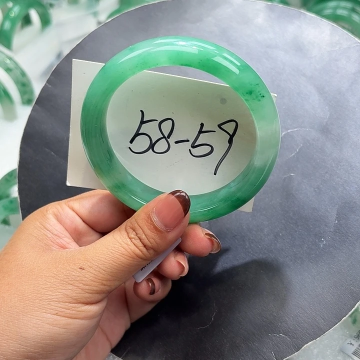 石英质玉（非洲翠）未镶嵌手镯