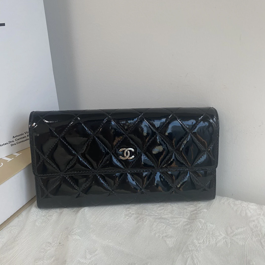 95新 Chanel/香奈儿 chanel黑银漆皮钱包