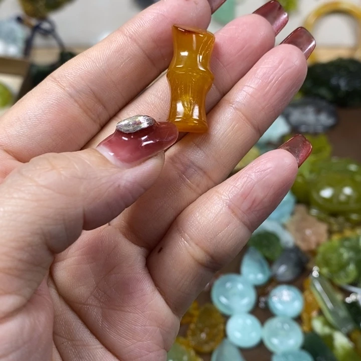 蛇纹石玉未镶嵌吊坠