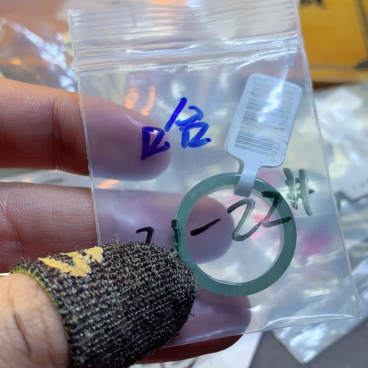 翡翠耳饰未镶嵌哈*翡翠