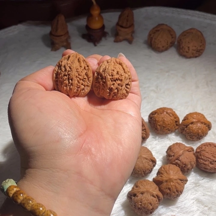 文玩核桃把件9四眼虎头