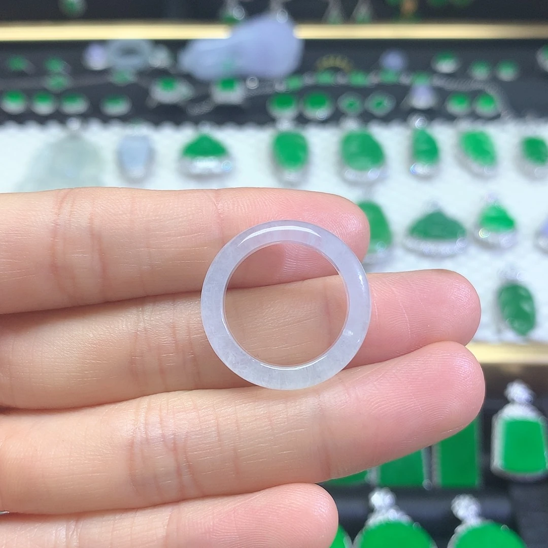 颈饰18K金镶嵌翡翠吊坠