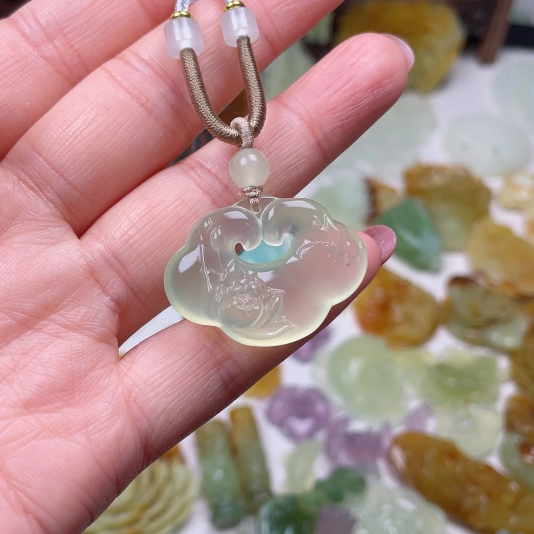 蛇纹石玉颈饰未镶嵌