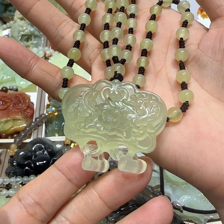 蛇纹石玉未镶嵌吊坠