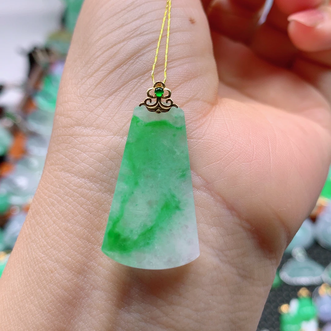 缅甸天然A货翡翠，飘绿无事牌，编号121/804，尺寸30-17.3-2.1