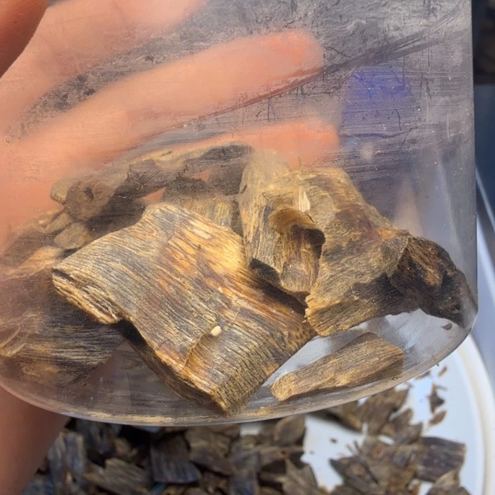 沉香碎屑沉香海南乌身圆叶树心油块料31克