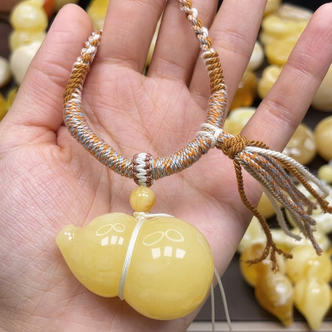 蜜蜡裸石未镶嵌小***兔蜜蜡