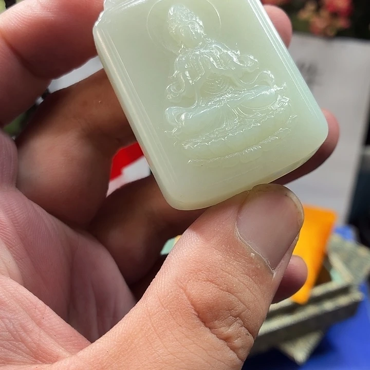 颈饰未镶嵌和田玉（糖玉）